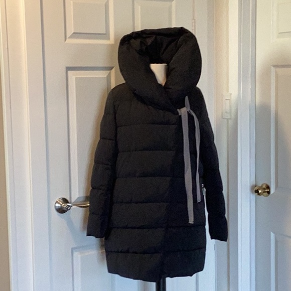 Nikki Jones Black Puffer Coat - Medium/Large - Picture 1 of 10